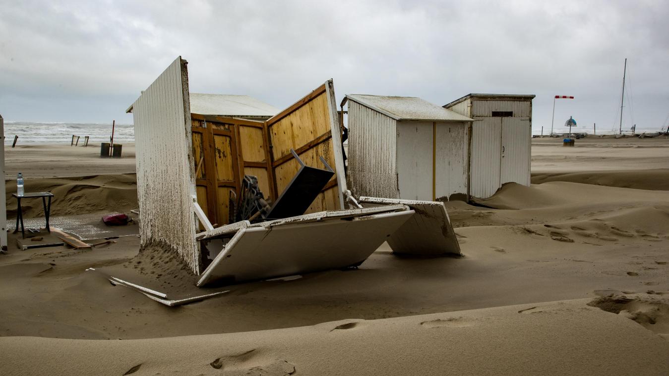 <p>Der erste Herbststurm des Jahres fegte seit Freitagabend über Belgien hinweg und richtete große Schäden an der Küste (wie hier in Blankenberge) an.</p>