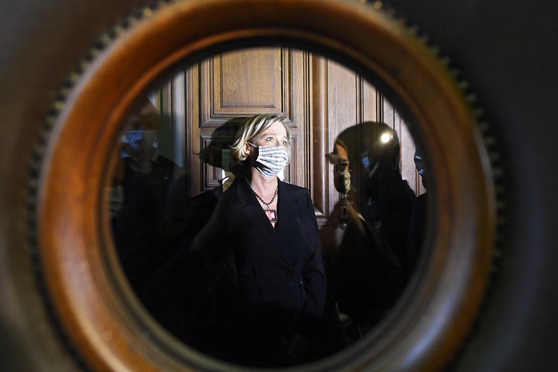 <p>Der jahrelange Vaterschaftsstreit vor Gericht hat ein Ende: Delphine Boël darf sich fortan offiziell Prinzessin von Belgien nennen und wird den Nachnamen „von Sachsen-Coburg“ annehmen.</p>