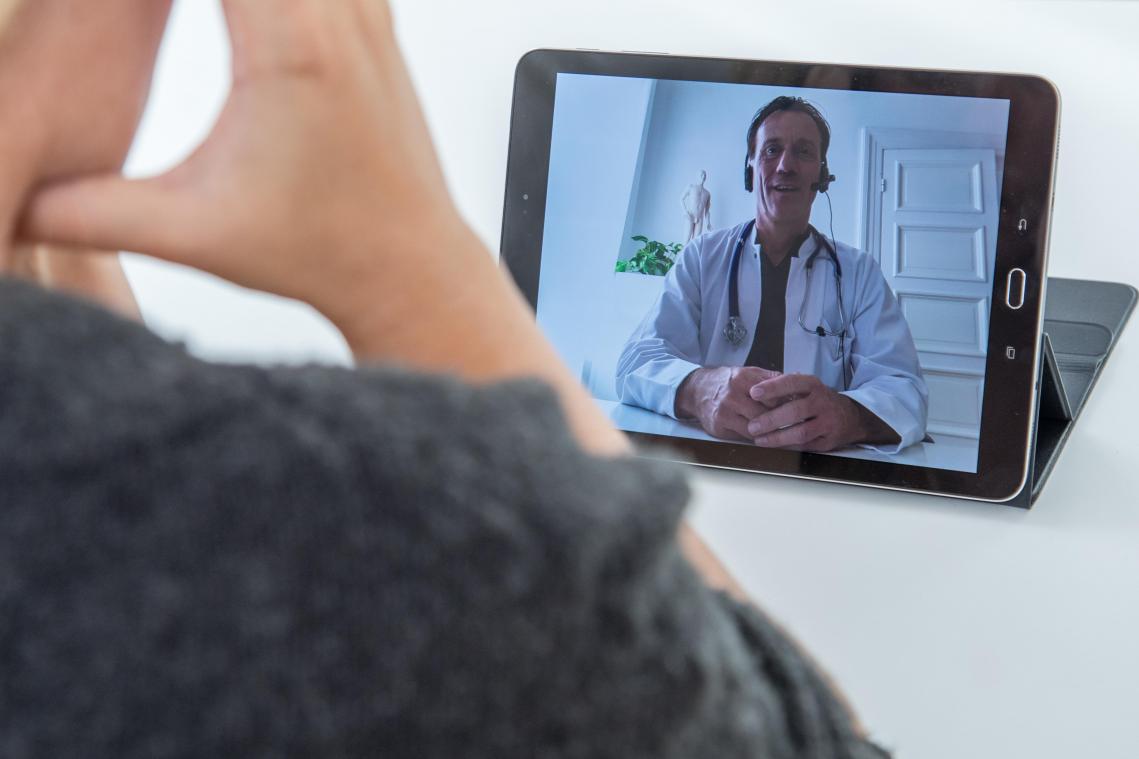 <p>Was fehlt Ihnen denn? Fernsprechstunde mit dem Arzt über Videoverbindung.</p>