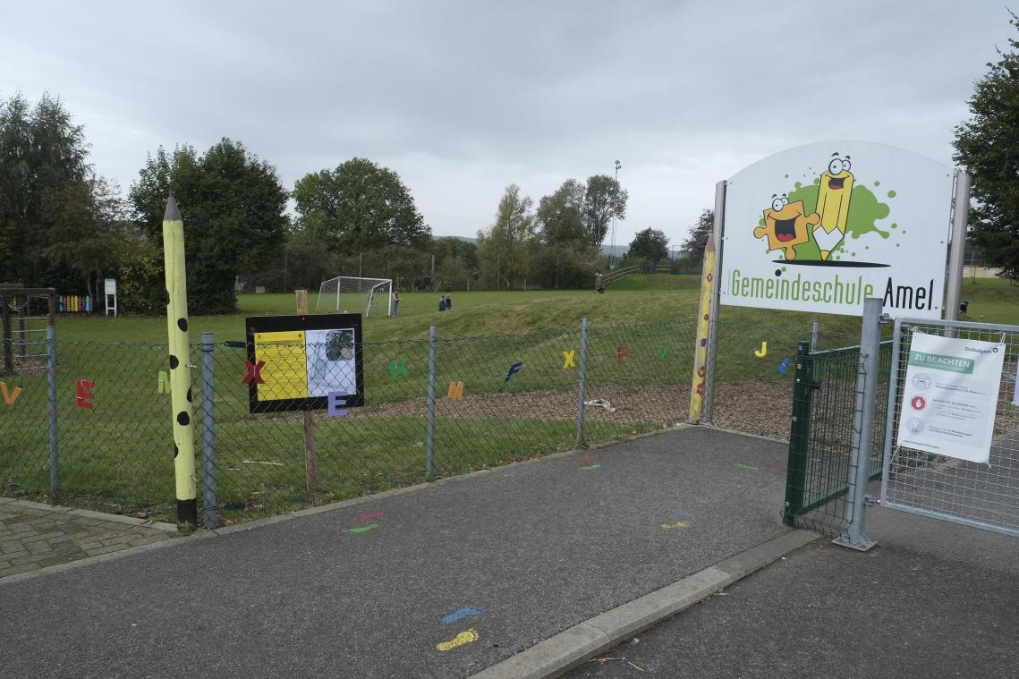 <p>Auf dem Gelände unterhalb der Gemeindeschule in Richtung Friedhof soll die Multisportanlage entstehen. Die Umsetzung ist für 2021 geplant.</p>