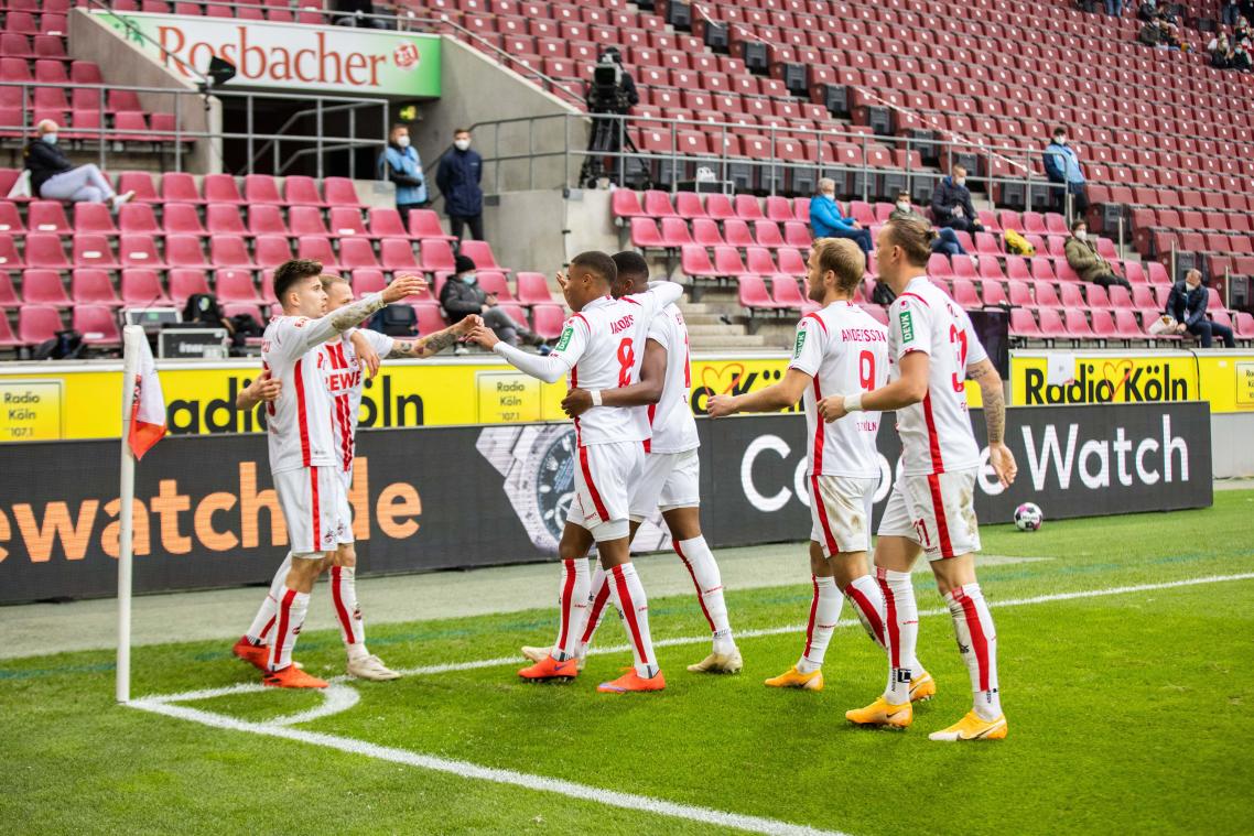 <p>Kölns Spieler freuen sich nach dem Ausgleich zum 1:1.</p>
