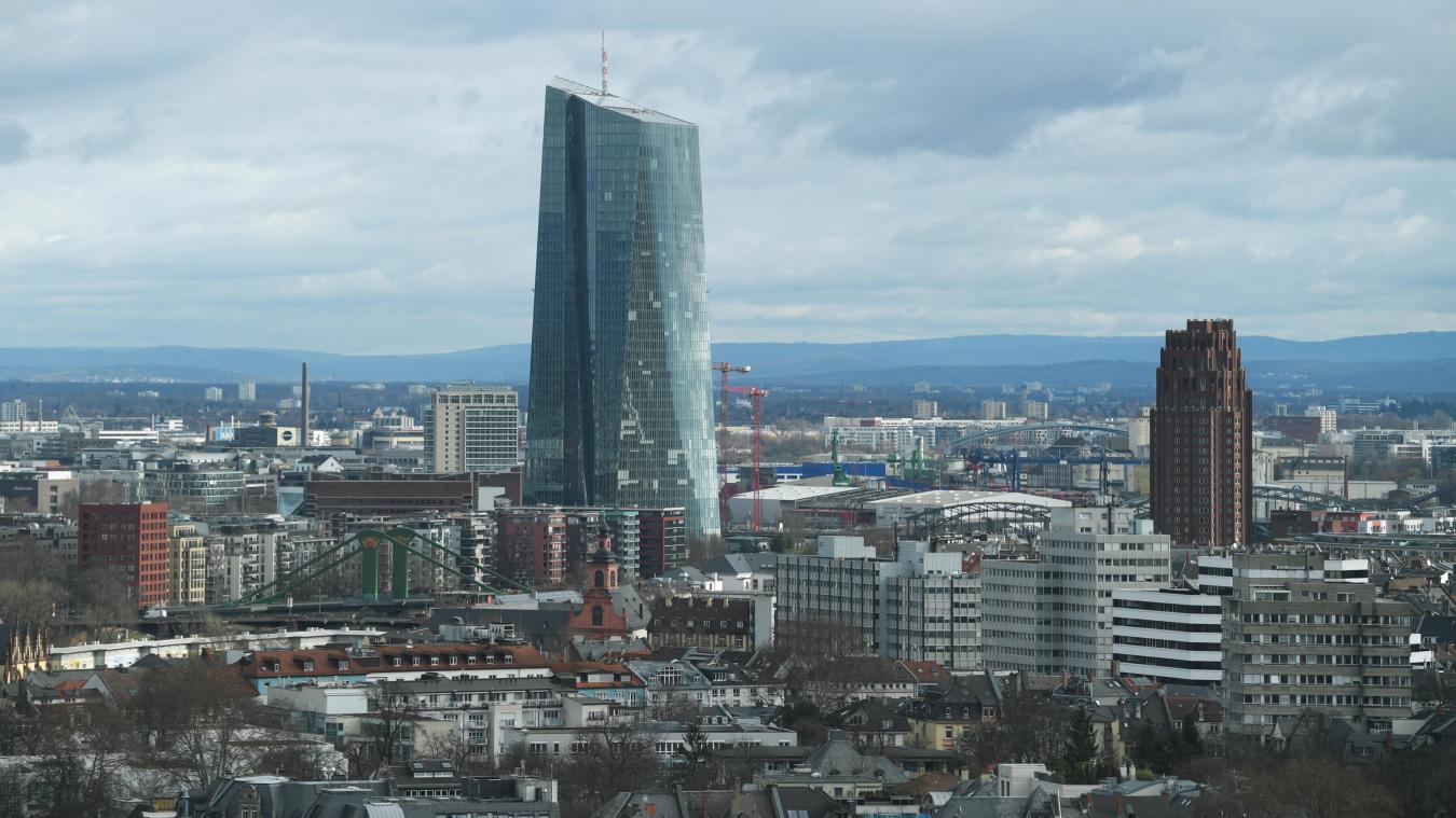 <p>Die Zentrale der Europäischen Zentralbank ragt aus dem Häusermeer im Frankfurter Osten heraus.</p>
