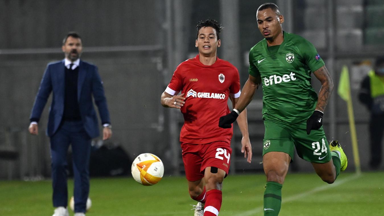 <p>Ludogorets' Olivier Verdon (Ex-AS-Profi) und Antwerpens Cristian Benavente (links) im Duell: Der FC Antwerp konnte in Bulgarien drei Punkte einfahren.</p>