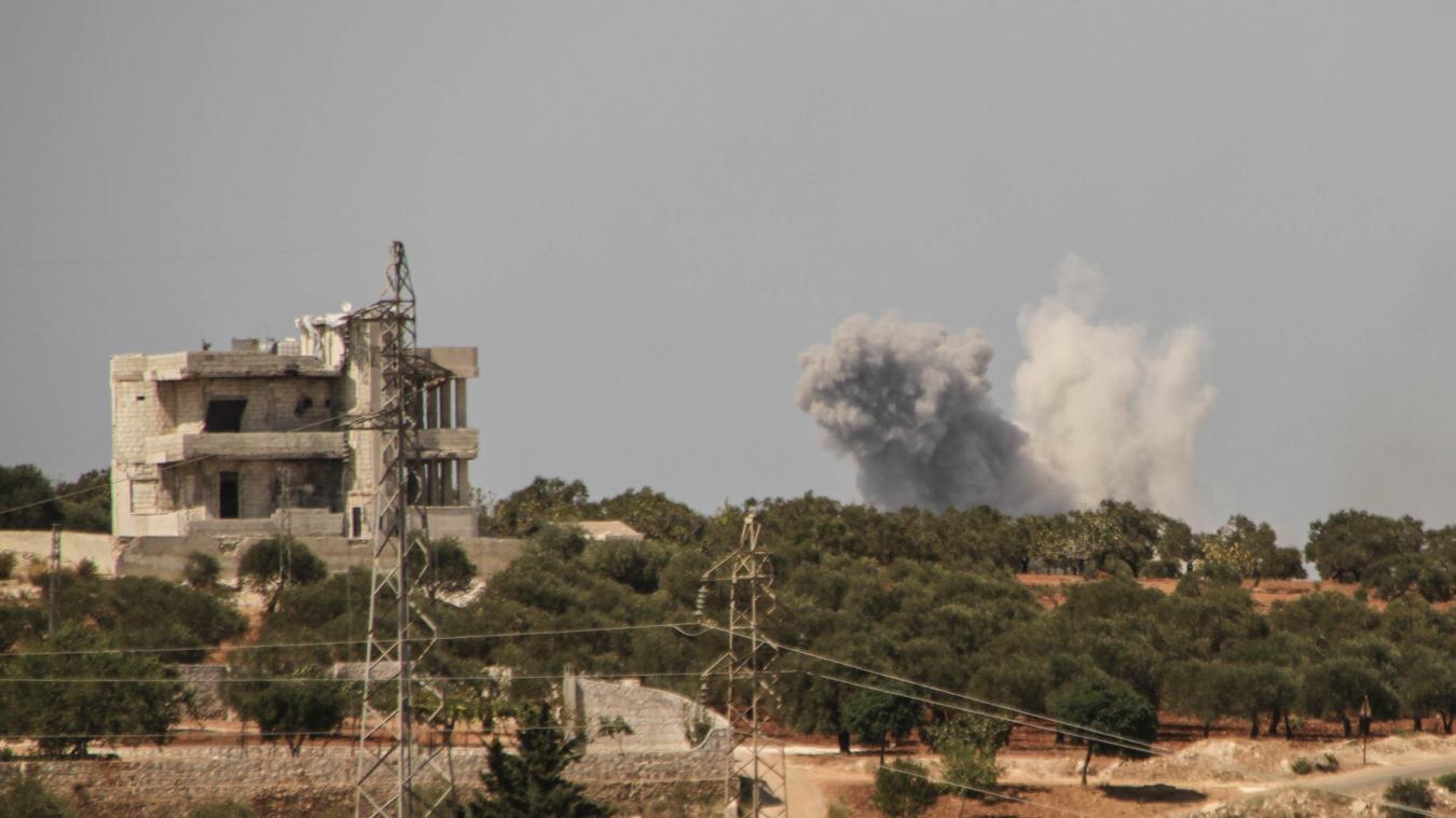 <p>Nach einem russischen Luftangriff steigen Rauchschwaden am Rande der Provinz Idlib auf.</p>