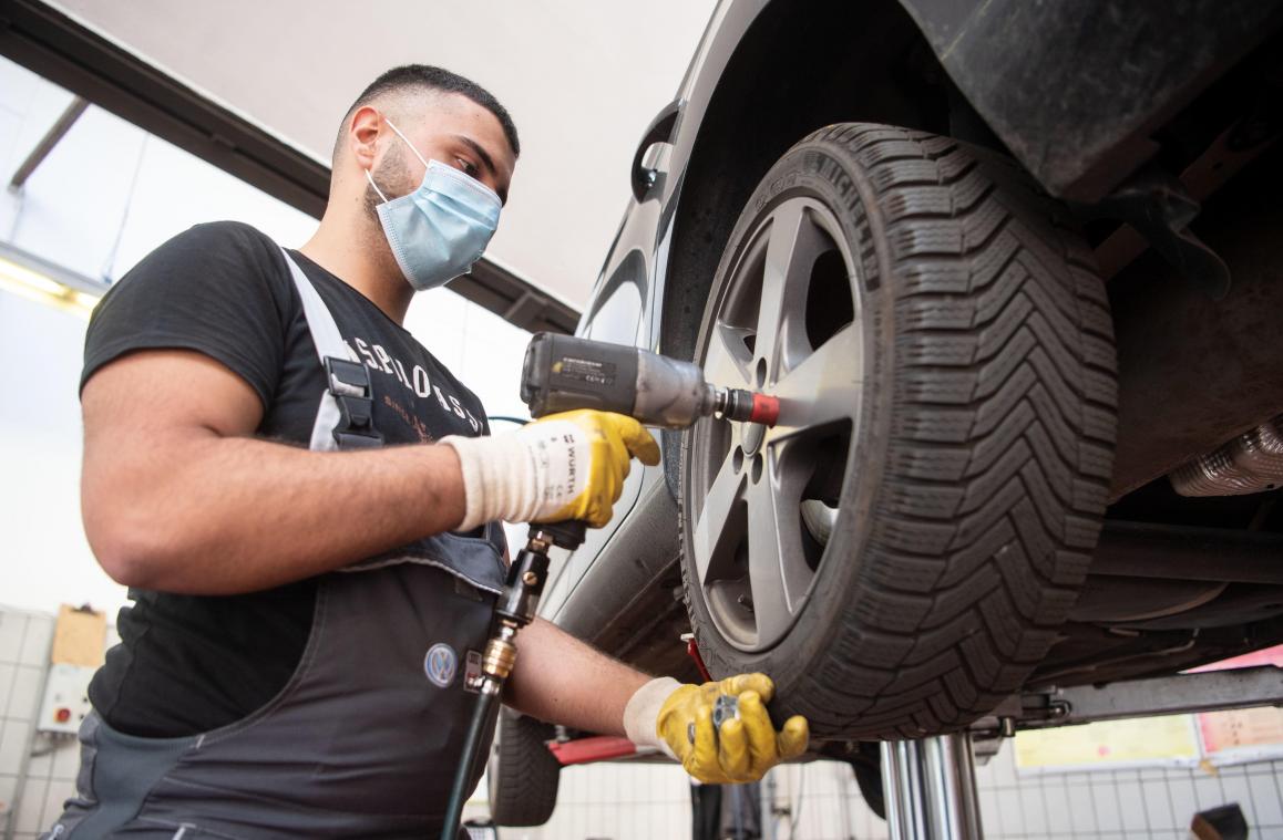 <p>Weil viele Autofahrer den Winterreifenwechsel aufschieben, erwartet der VAB einen Ansturm in den Werkstätten, wenn die Temperaturen zu sinken beginnen.</p>