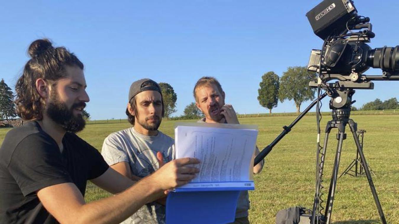 <p>Mit Roger Arens (Mitte) und Chris Eyre-Walker standen Regisseur und Autor Joshua Cremer (links) bei den Dreharbeiten zwei Fotografen als Kameramänner zur Seite.</p>