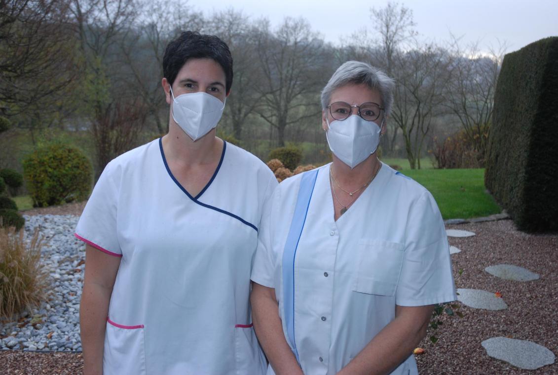 <p>Beatrice Hermann (links) und Catherine Pothen sind als selbstständige Krankenpflegerinnen tagtäglich mit dem Coronavirus konfrontiert: „Wir appellieren an die Familien, ihre Angehörigen und auch uns so gut wie möglich gegen eine Infektion zu schützen.“</p>