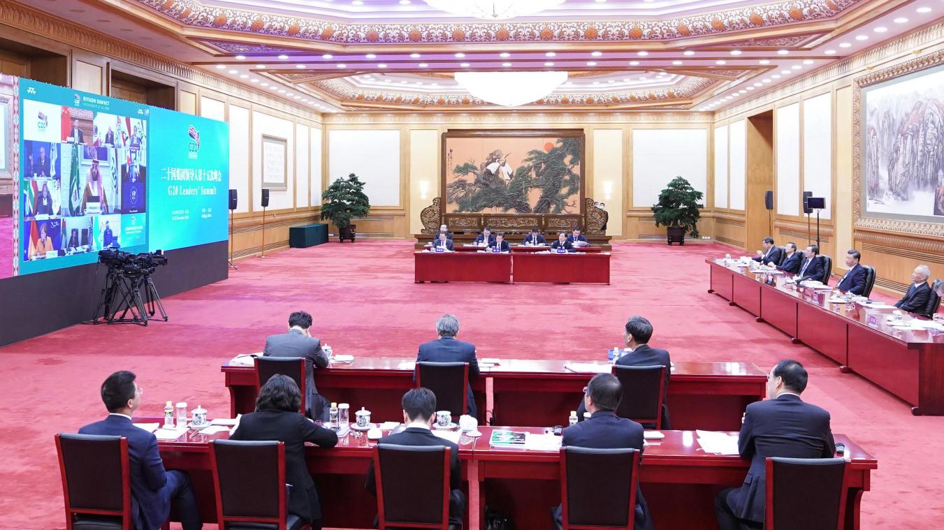 <p>Xi Jinping nimmt am virtuellen G20-Gipfel unter Vorsitz Saudi-Arabiens teil. Eigentlich sollte der Gipfel erstmals in der saudischen Hauptstadt Riad stattfinden. Wegen der Corona-Pandemie werden die Gespräche aber nur per Video-Schalte geführt.</p>