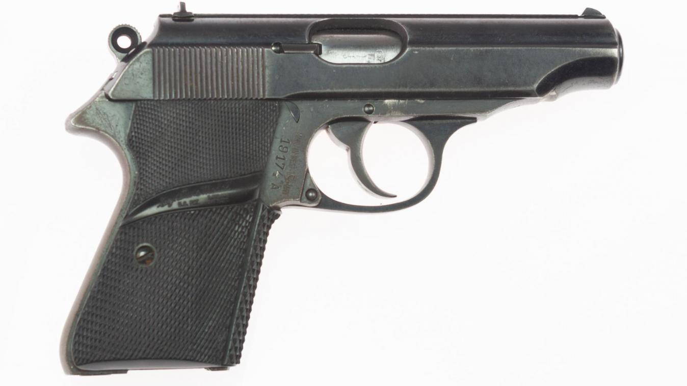 <p>Eine halbautomatische Pistole von Typ Walther PP. Die Pistole, die Bond-Darsteller Sean Connery bei seinem ersten Auftritt als Geheimagent in „James Bond - 007 jagt Dr. No“ (1962) benutzte, wurde versteigert.</p>