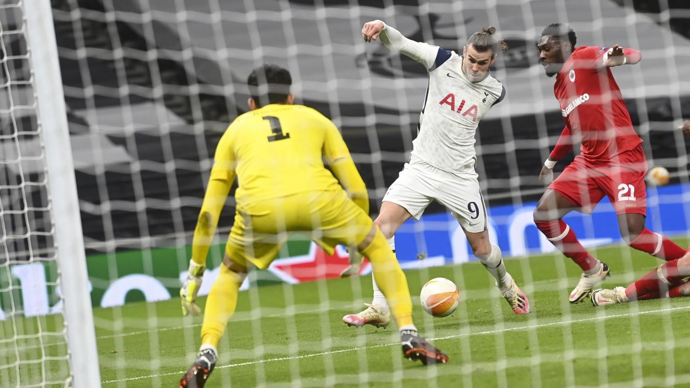 <p>Mit seinem Freistoß, der zum 1:0 führte, legte Gareth Bale (Mitte) den Grundstein für den Hotspur-Sieg.</p>