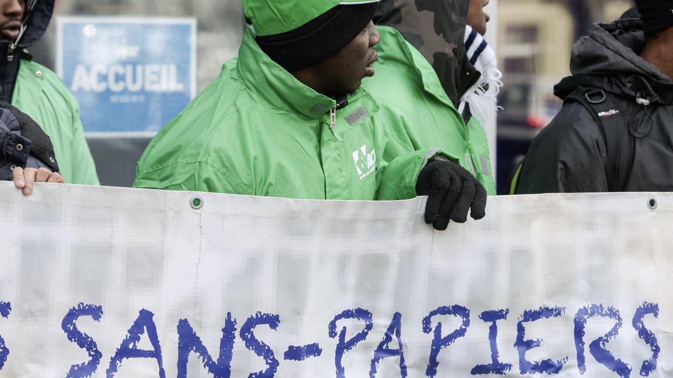 <p>In unserem Land leben schätzungsweise 100.000 bis 150.000 Einwanderer ohne gültige Aufenthaltsgenehmigung (sog. „Papierlose“), oft unter erbärmlichen Bedingungen.</p>