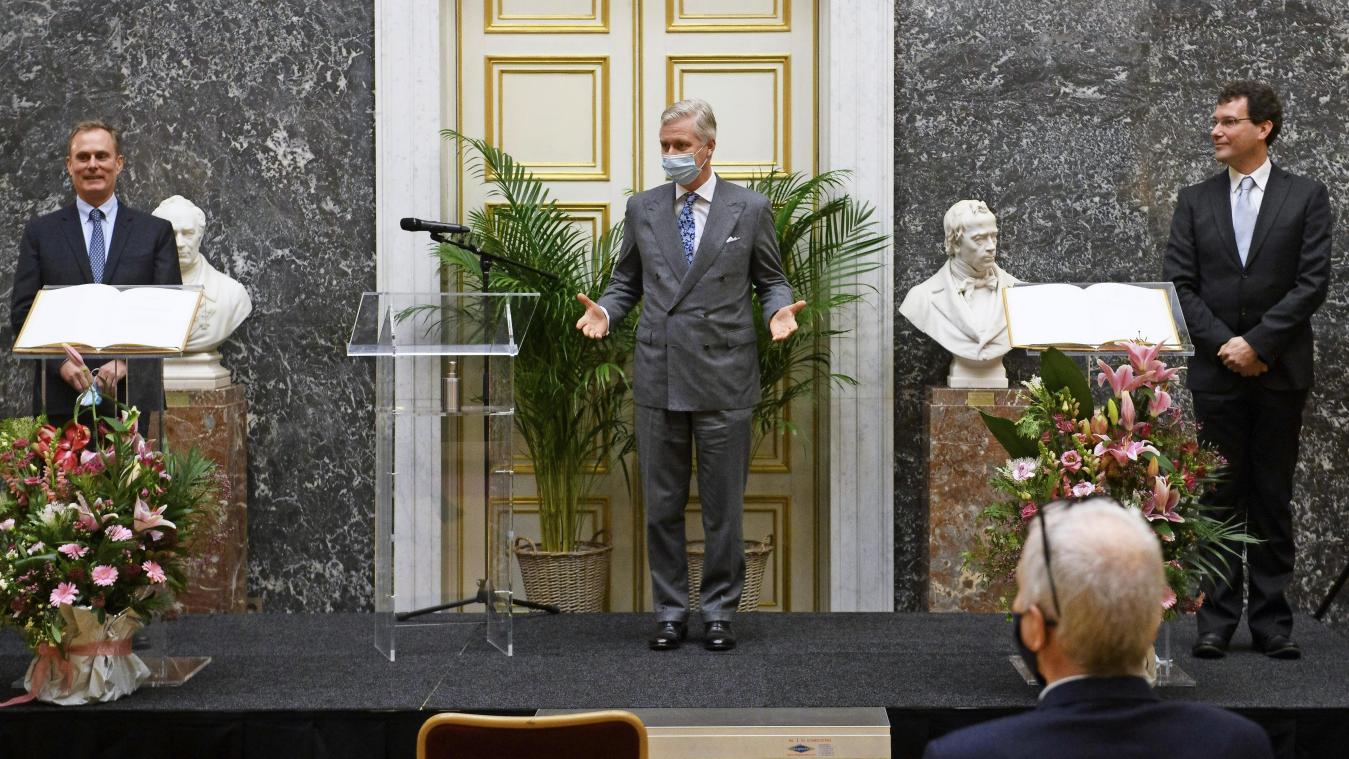 <p>König Philippe hat am Mittwoch im Brüsseler Palais des Académies den Francqui-Preis an die Wissenschaftler Cédric Blanpain (links) und Bart Loeys (rechts) für ihre wichtige Forschungsarbeit verliehen.</p>
