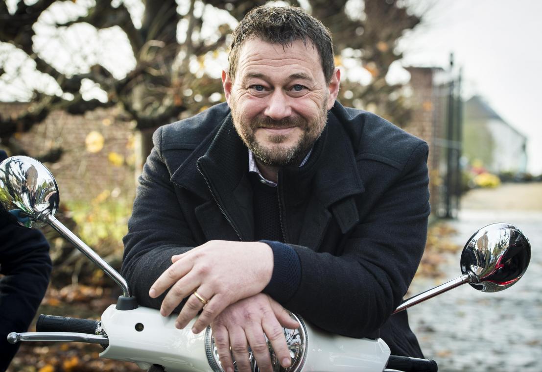 <p>Der flämische TV-Macher Bart De Pauw muss sich ab nächster Woche wegen grenzüberschreitenden Verhaltens und Stalking vor Gericht verantworten.</p>