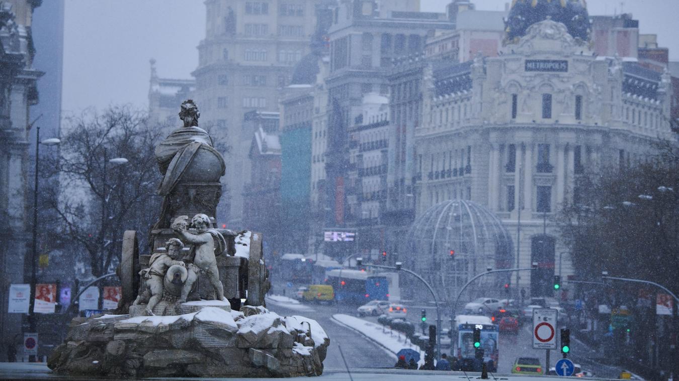 <p>Madrid erholt sich nur langsam vom Schneechaos: Auf diesem Bild erkennt man den Cibeles-Platz (links), ein Wahrzeichen der spanischen Hauptstadt.</p>