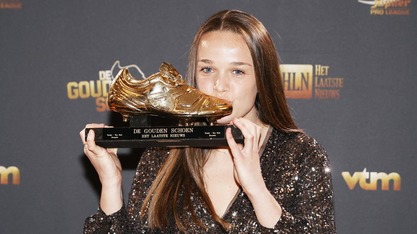 <p>Tine De Caigny gewann ihren ersten Goldenen Schuh.</p>
