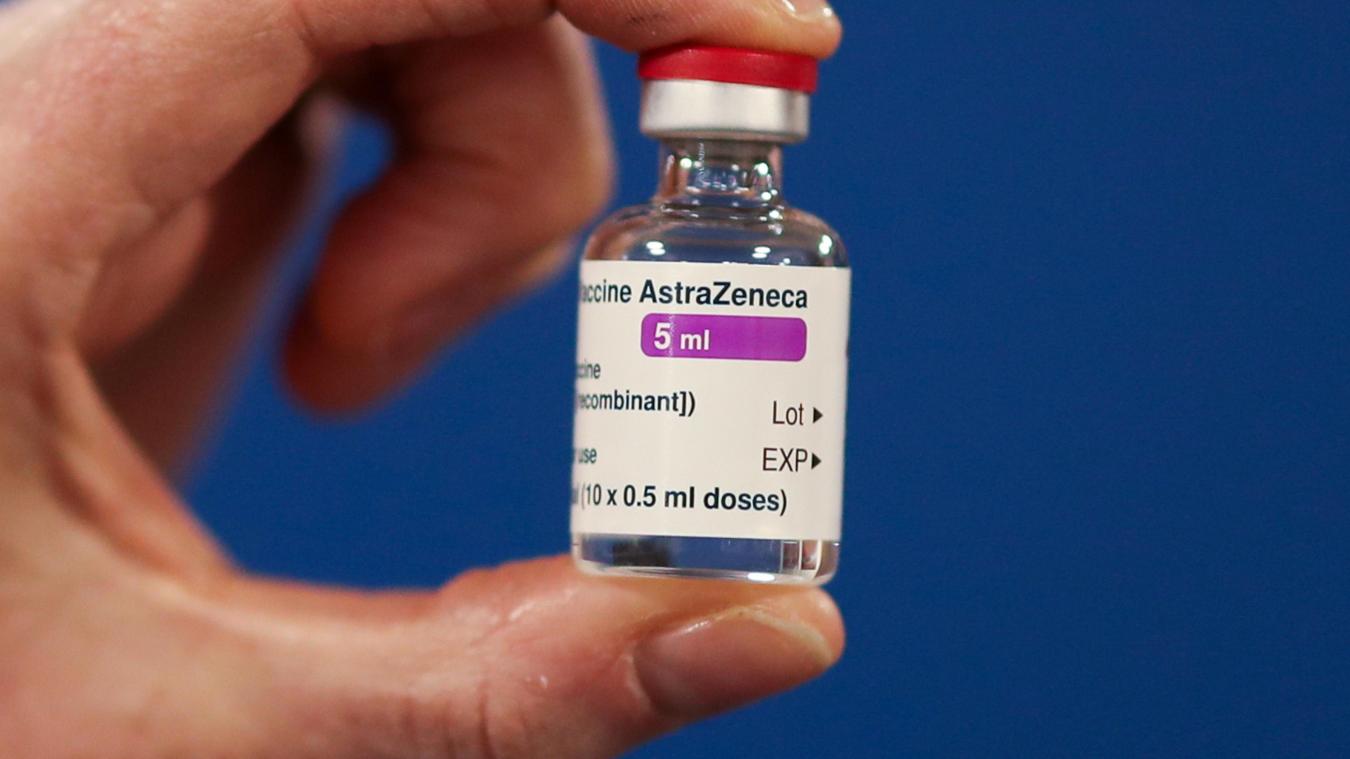 <p>Eine Ampulle des Corona-Impfstoffs der Universität Oxford und des Pharmakonzerns Astrazeneca.</p>