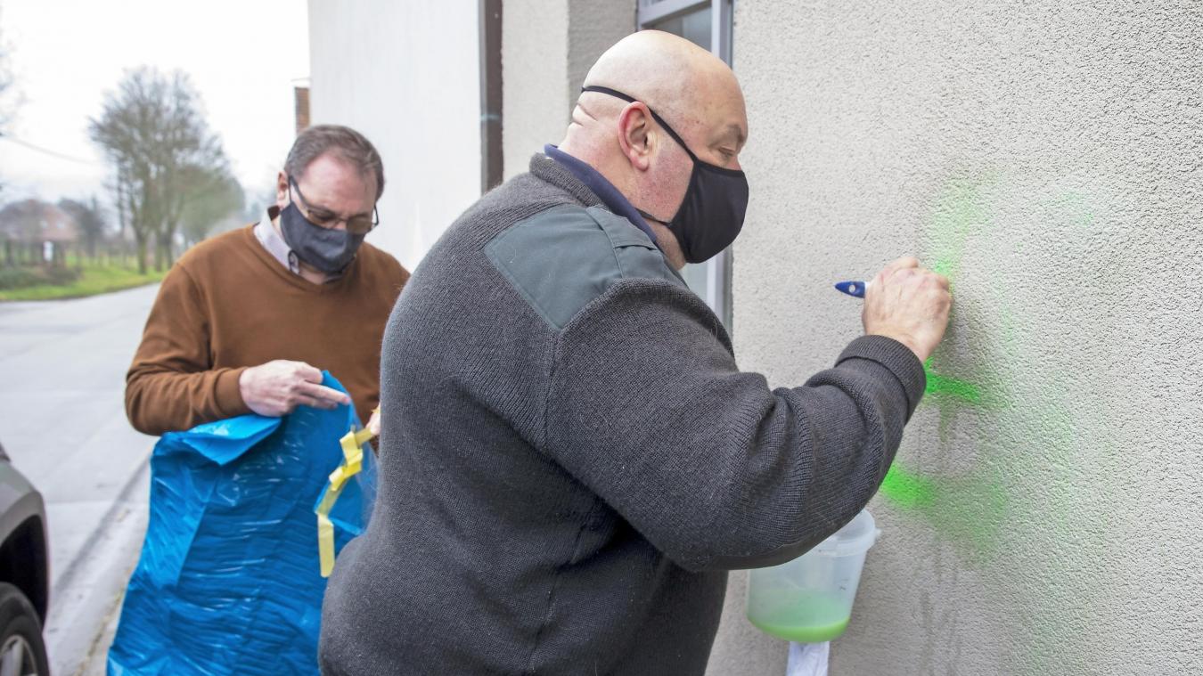 <p>Unbekannte sprühen Hakenkreuze an die Hauswand von Premier De Croo</p>
