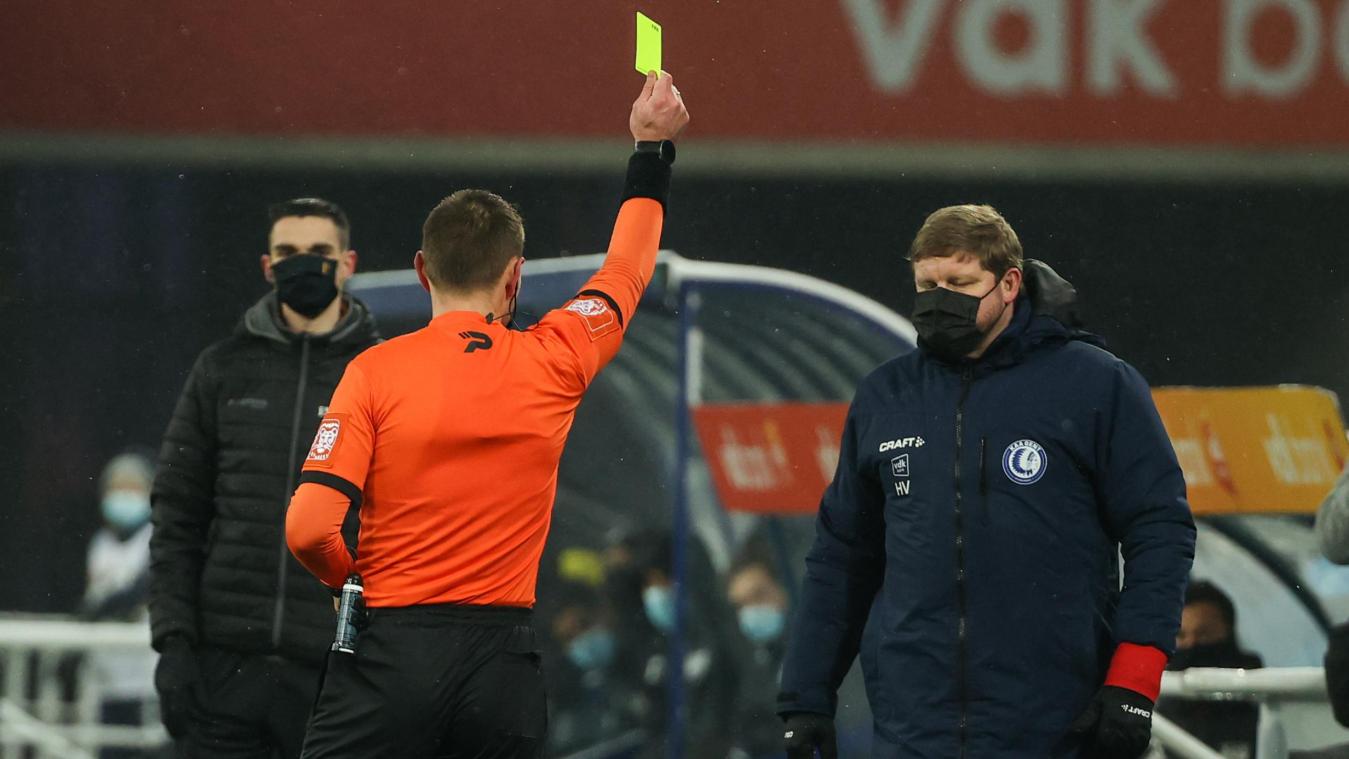 <p>Gents Coach Hein Vanhaezebrouck sah in der zweiten Halbzeit wegen anhaltenden Meckerns die Gelbe Karte.</p>