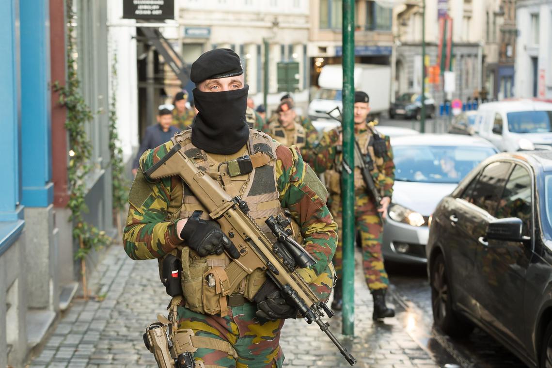 <p>Seit den Terroranschlägen, die Belgien erschütterten, patroullieren belgische Soldaten durch die Straßen größerer Städte. Ihre Mission endet im September.</p>