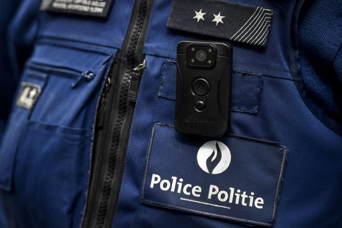 <p>Polizist mit Bodycam.</p>