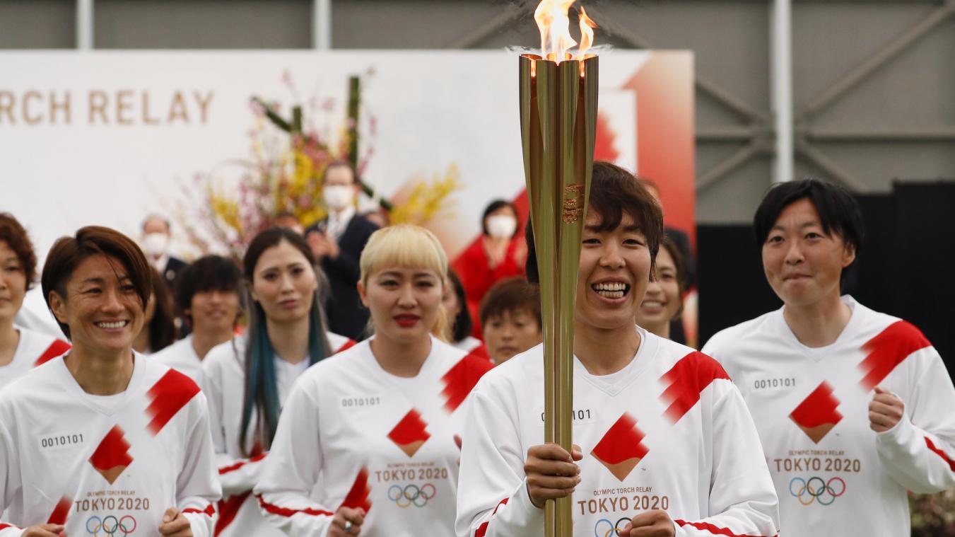 <p>Die japanische Frauenfußball-Nationalmannschaft beginnt den olympischen Fackellauf.</p>