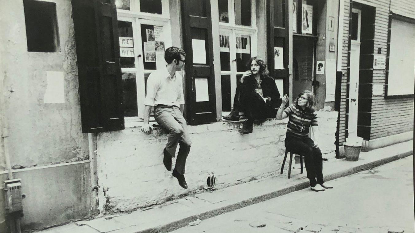 <p>Am 5. April 1971 wurde in der Antwerpener Hoofdkerkstraat der erste Oxfam-Weltladen geöffnet. Mittlerweile ist das Geschäft in der Statiestraat zu finden.</p>