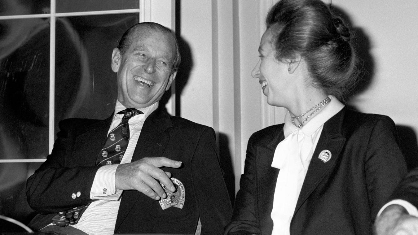<p>Die Aufnahme vom 11.12.86 zeigt den britischen Prinzen Philip gemeinsam mit seiner Tochter Anne bei der Generalversammlung der International Equestrian Association im Waldorf Hotel.</p>