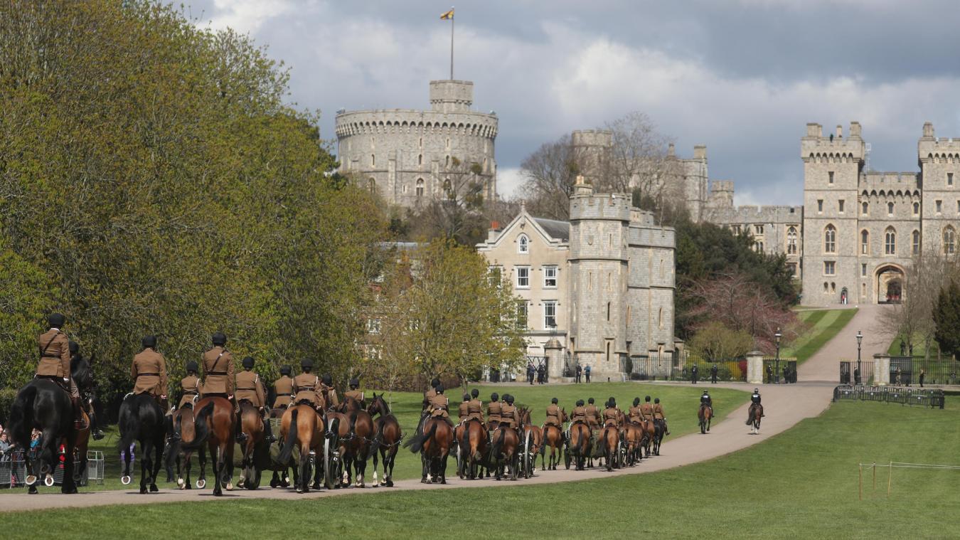 <p>Die King's Troop Royal Horse Artillery probt für die Beerdigung von Prinz Philip und reitet auf dem Long Walk in Richtung Windsor Castle.</p>