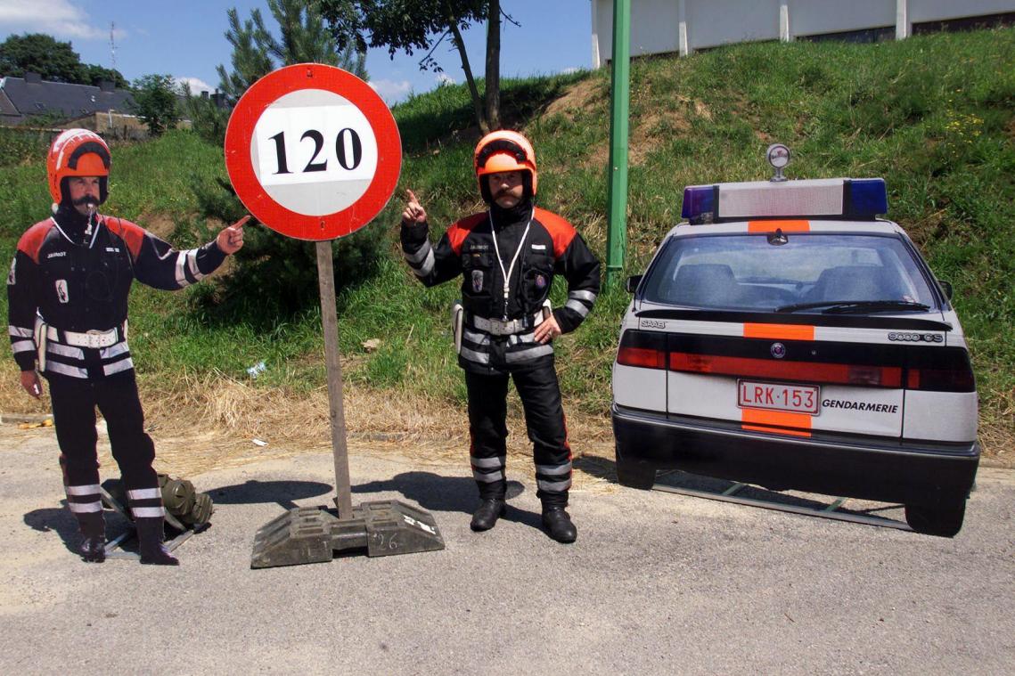 <p>Bis zu einem bestimmten Stichtag konnten ehemalige Gendarmen eine Vorruhestandsregelung beantragen, deren Kosten bisher von den belgischen Gemeinden übernommen wurden.</p>