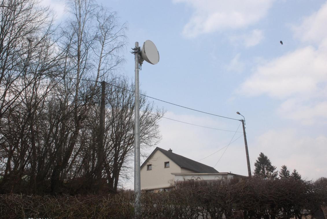 <p>Über eine Richtfunkverbindung zwischen der Antenne auf dem Schönberger Kalvarienberg und der neuen Antenne in Setz (Foto) gelangt schnelles Internet in den Ourgrund.</p>