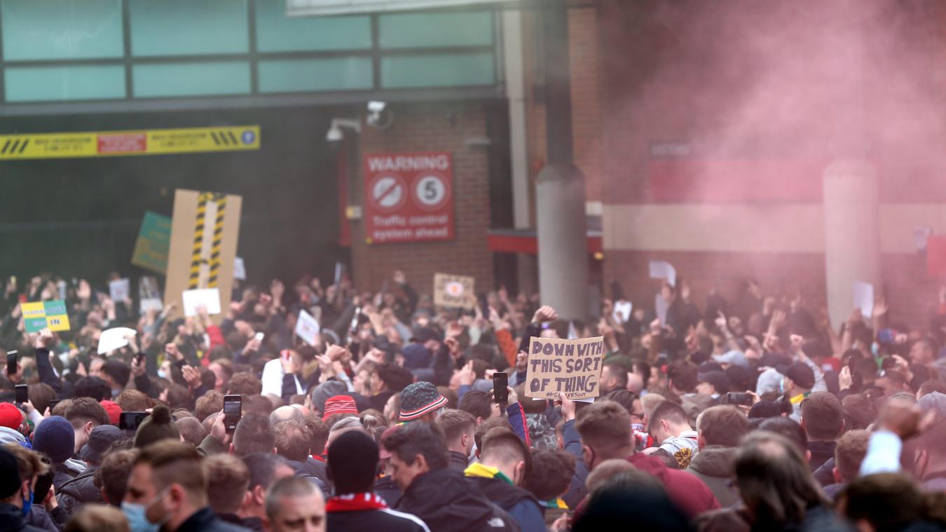 <p>Zahlreiche Fans von Manchester United brachten ihren Unmut vor dem Old Trafford und auch auf dem Spielfeld zum Ausdruck.</p>