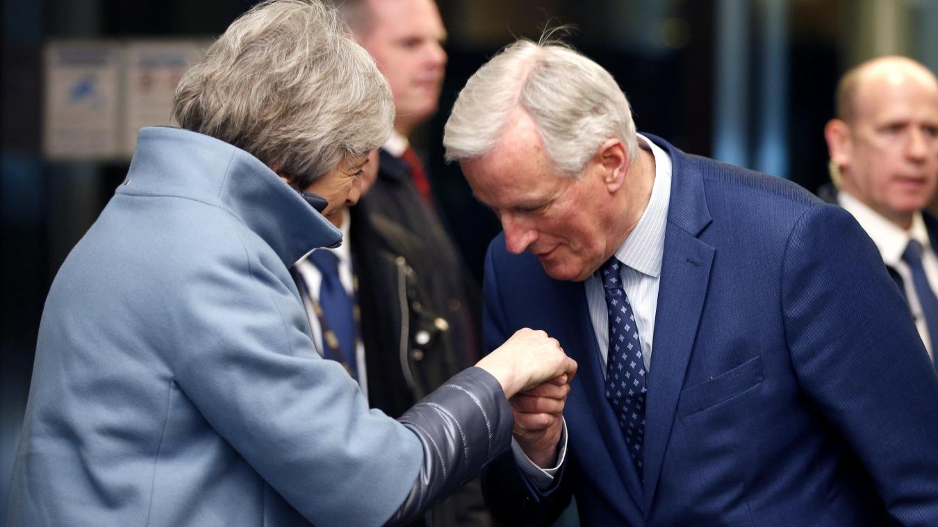 <p>März 2019: Die damalige britische Premierministerin Theresa May (l.) wird von Michel Barnier begrüßt. Mehr als vier Jahre bestimmte der britische EU-Austritt die Tage des französischen Europapolitikers Barnier.</p>