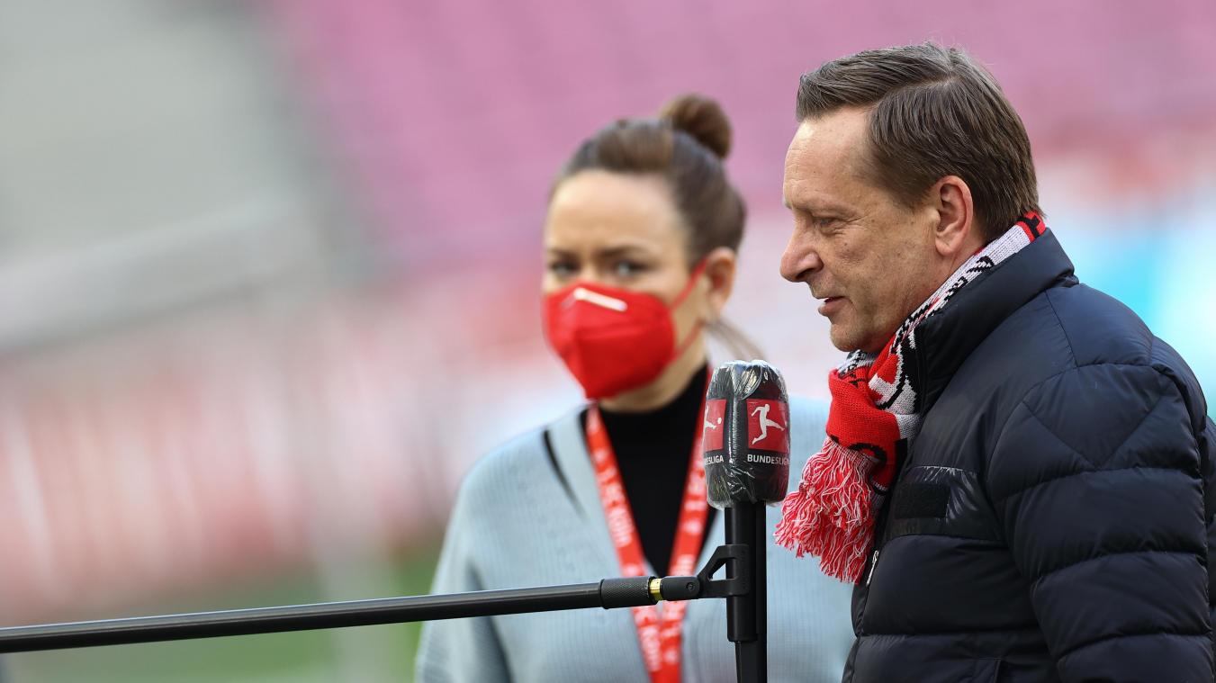 <p>Kölns Sportchef Horst Heldt spricht mit Medienvertretern.</p>