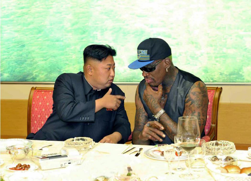 <p>Der nordkoreanische Machthaber Kim Jong-Un (links) empfing Dennis Rodman 2013 zu einem Gespräch.</p>