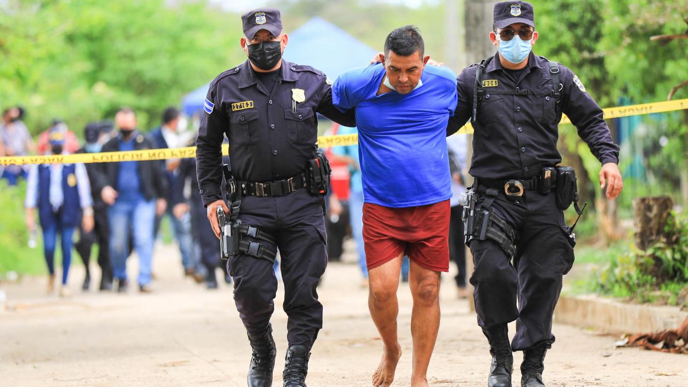 <p>Auf dem Grundstück dieses Ex-Polizisten in El Salvador sind die vergrabenen Leichen von sieben Frauen und drei Kindern gefunden worden.</p>