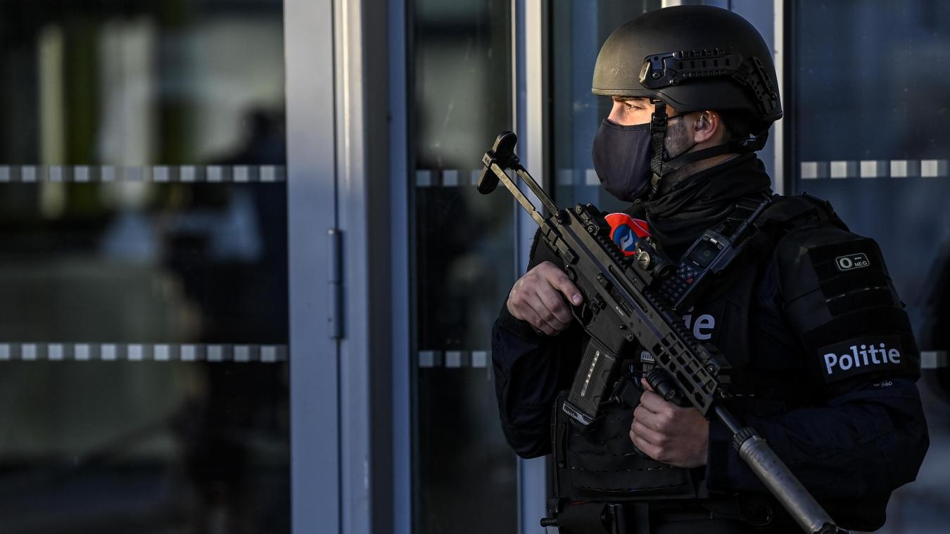 <p>Geiselnahme in Brüssel - Polizei stürmt nach Stunden das Gebäude</p>
