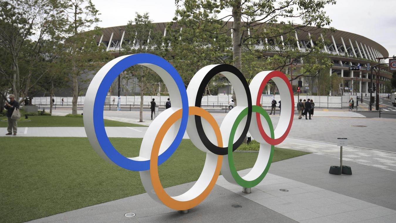 <p>Die Olympischen Ringe sind vor dem Olympischen Stadion in Tokio aufgebaut.</p>