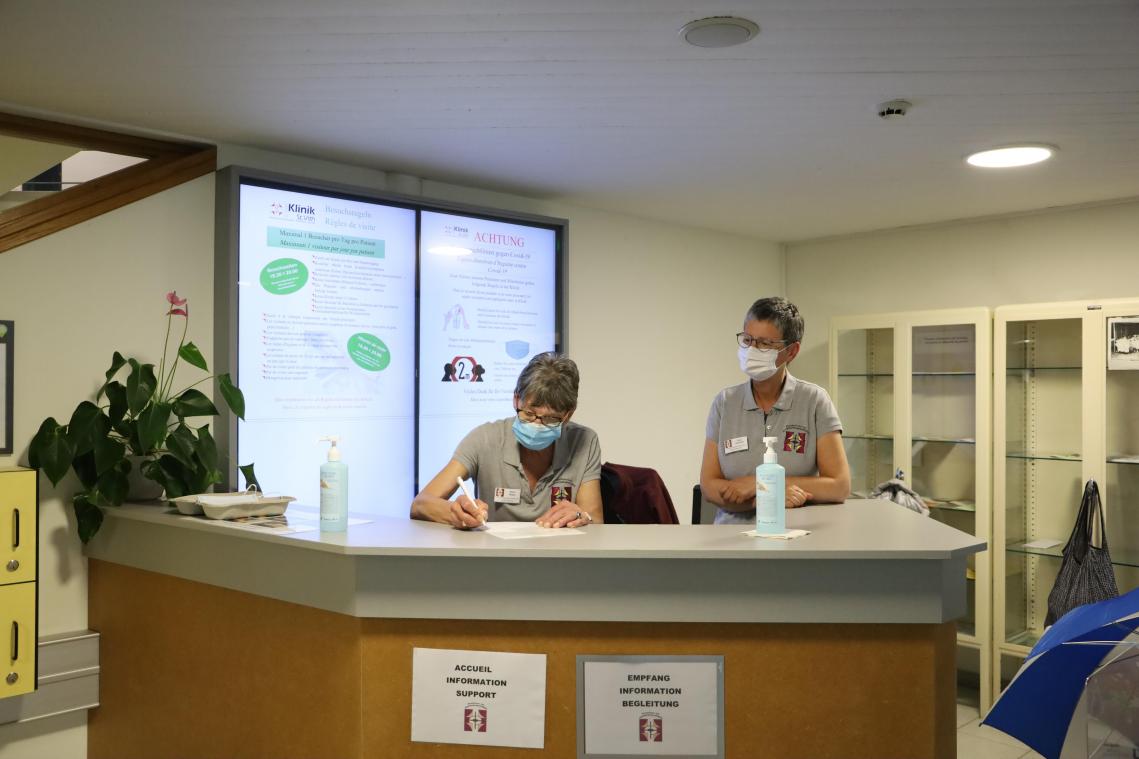 <p>Der Empfangsdienst in der Klinik St. Josef hat sich seit dem Ausbruch der Corona-Pandemie verändert.</p>
