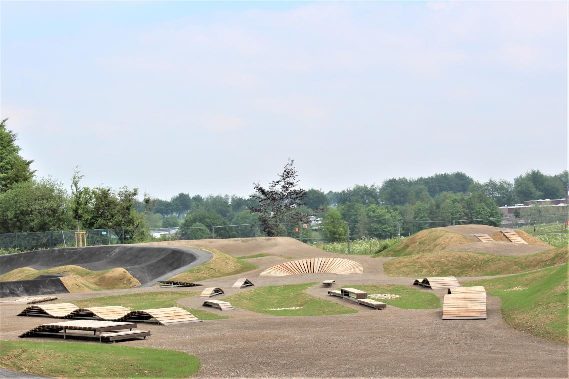 <p>Die Arbeiten stehen am Sportplatz in Kalterherberg kurz vor dem Abschluss.</p>