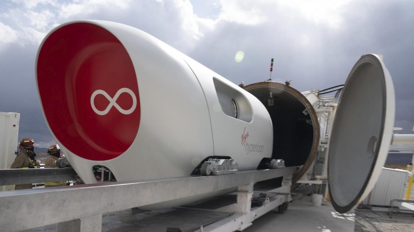 <p>Der Prototyp eines Hyperloop-Pods von Virgin wird in Nevada vorgestellt.</p>