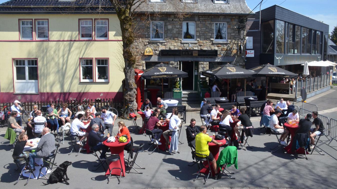 <p>Die Bütgenbacher Gastronomen dürfen auch an den Sommerwochenenden die Seestraße in Beschlag nehmen.</p>