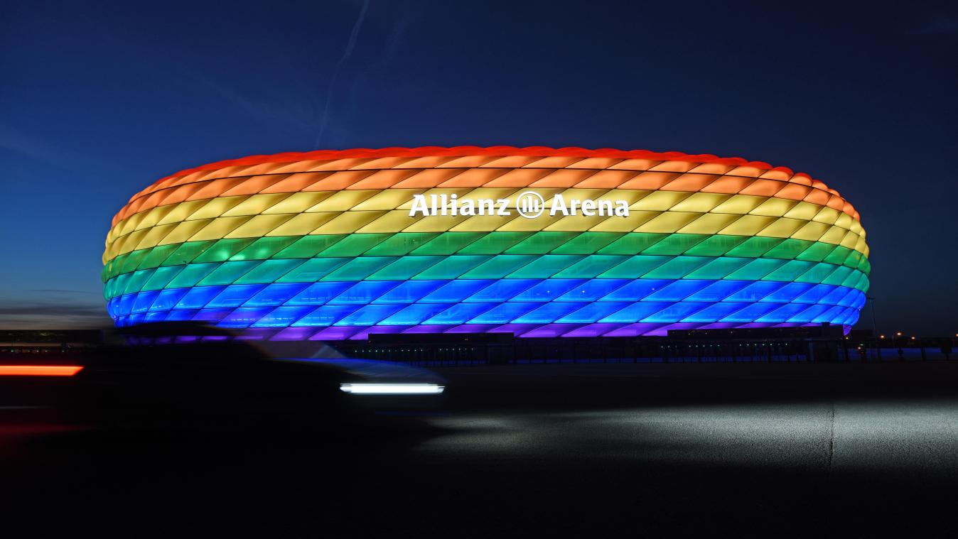 <p>Die Hülle der Allianz Arena leuchtete im Juli 2016 anlässlich des Christopher Street Days in Regenbogenfarben.</p>
