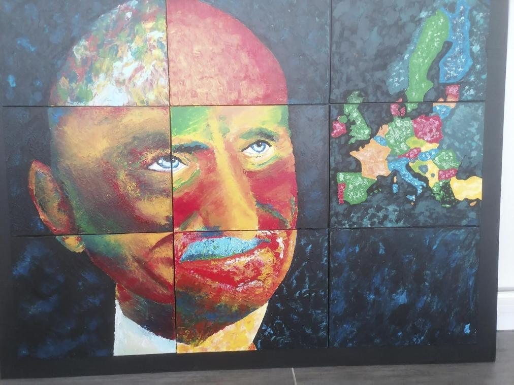 <p>Die Schüler des 4. Jahres TB Kunst des RSI haben auf einem Gemälde die Europakarte und das Porträt von Robert Schuman dargestellt.</p>