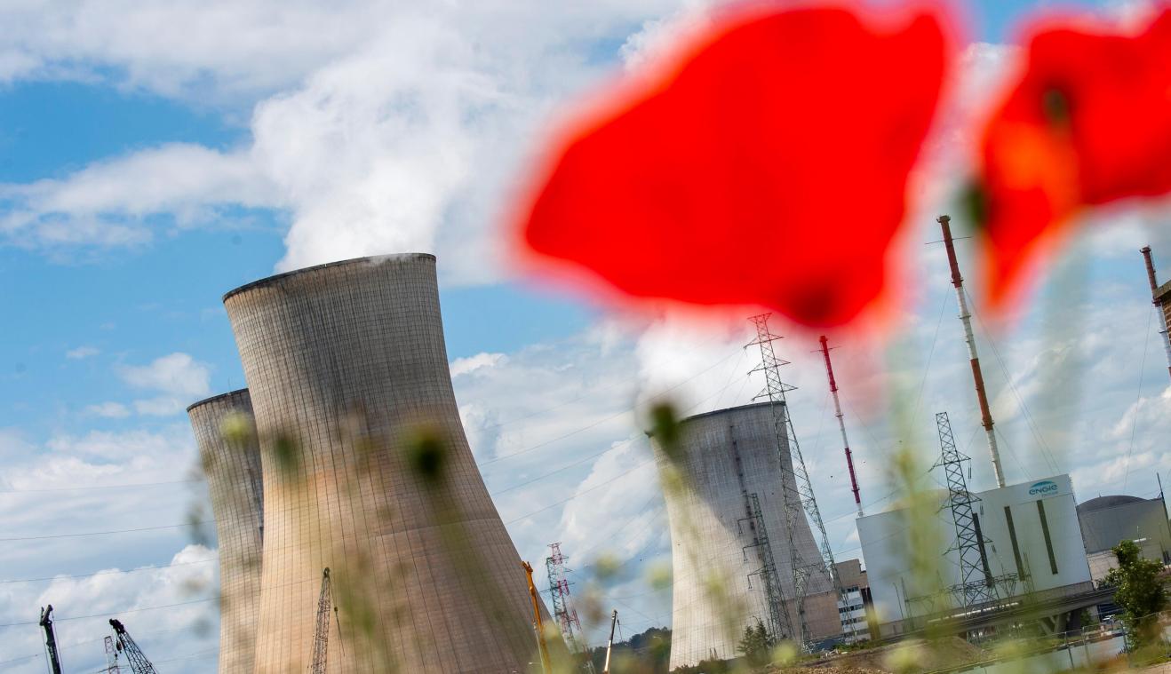 <p>Der Betreiber der belgischen Atomkraftwerke (hier thiange), Electrabel, hat den Atomstrom wegen mangelnder Planungssicherheit abgeschrieben. Eine vergleichbare und verlässliche Alternative gibt es, trotz steigenden Strombedarfs, nicht.</p>
