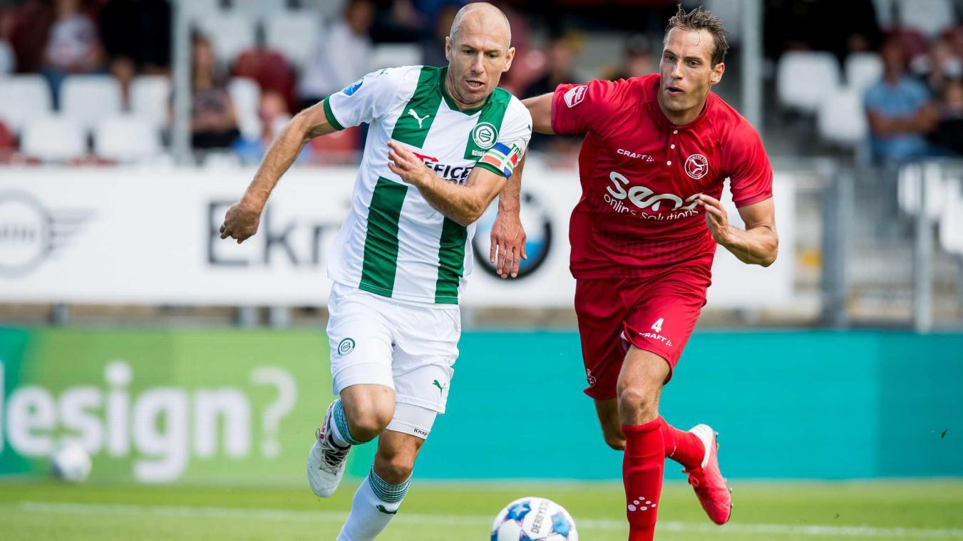 <p>Arjen Robben (links) hängt die Fußballschuhe an den Nagel.</p>