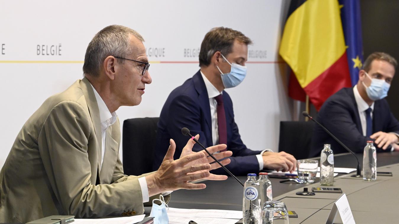 <p>Gesundheitsminister Frank Vandenbroucke, Premier Alexander De Croo und DG-Ministerpräsident Oliver Paasch (v.l.n.r.) bei der Pressekonferenz nach dem jüngsten Konzertierungsausschuss am 18. Juni.</p>