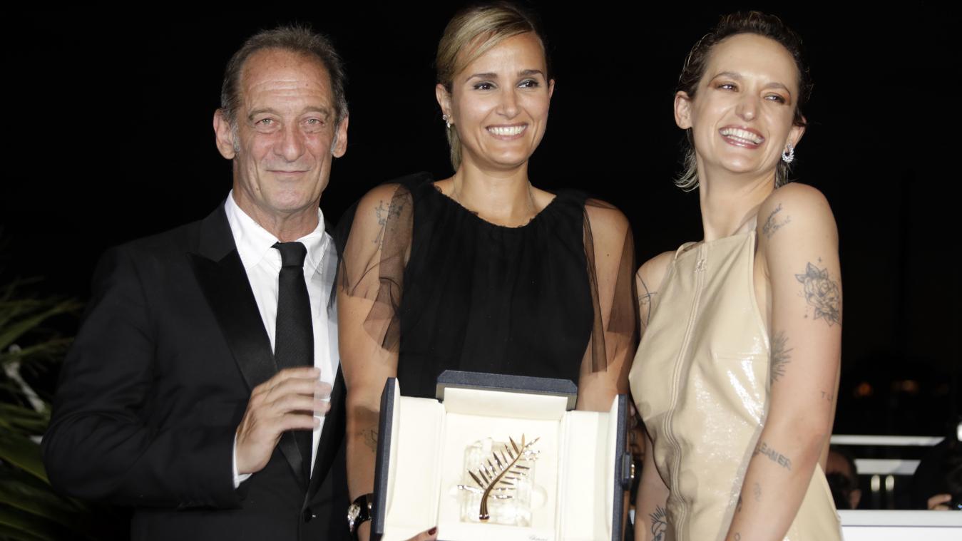 <p>Die Goldene Palme des Filmfestivals Cannes geht an das Horrordrama „Titane“ der Französin Julia Ducournau (Mitte).</p>