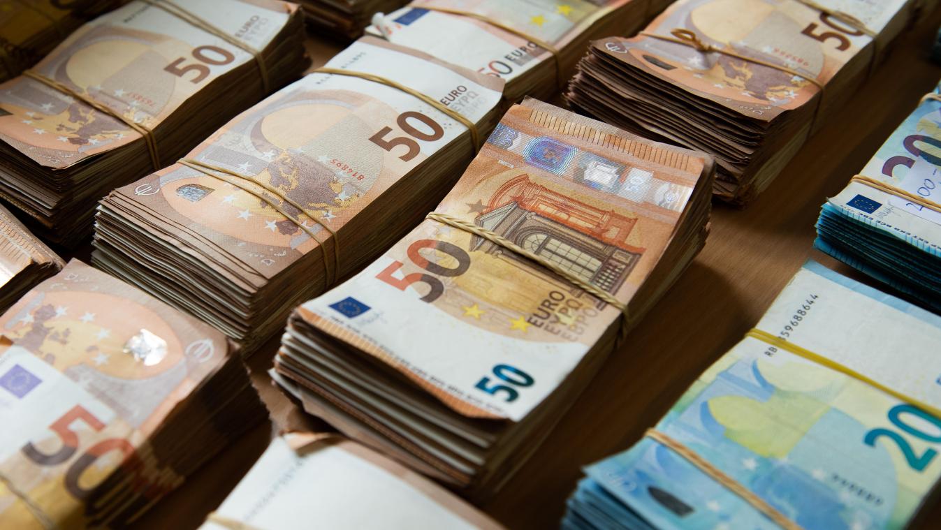 <p>Mit einer EU-weiten Grenze für Bargeldzahlungen, einer neuen Überwachungsbehörde und Beschränkungen für Kryptowährungen will die EU-Kommission Geldwäsche und Terrorismusfinanzierung bekämpfen.</p>