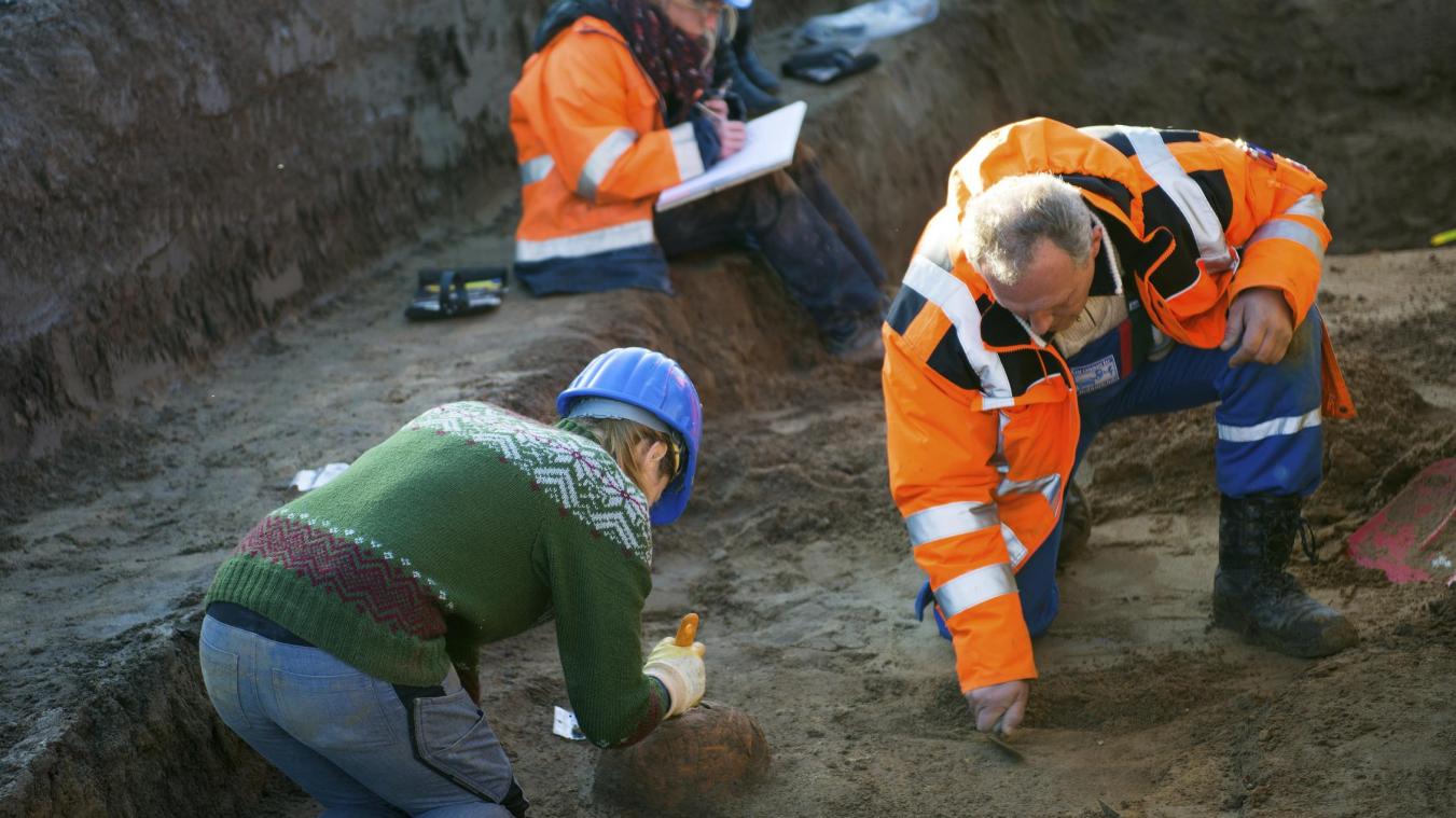 <p>Archäologen in Bedburg-Hau (Nordrhein-Westfalen) bei der Ausgrabung eines neu entdeckten Militärlagers der Römer.</p>