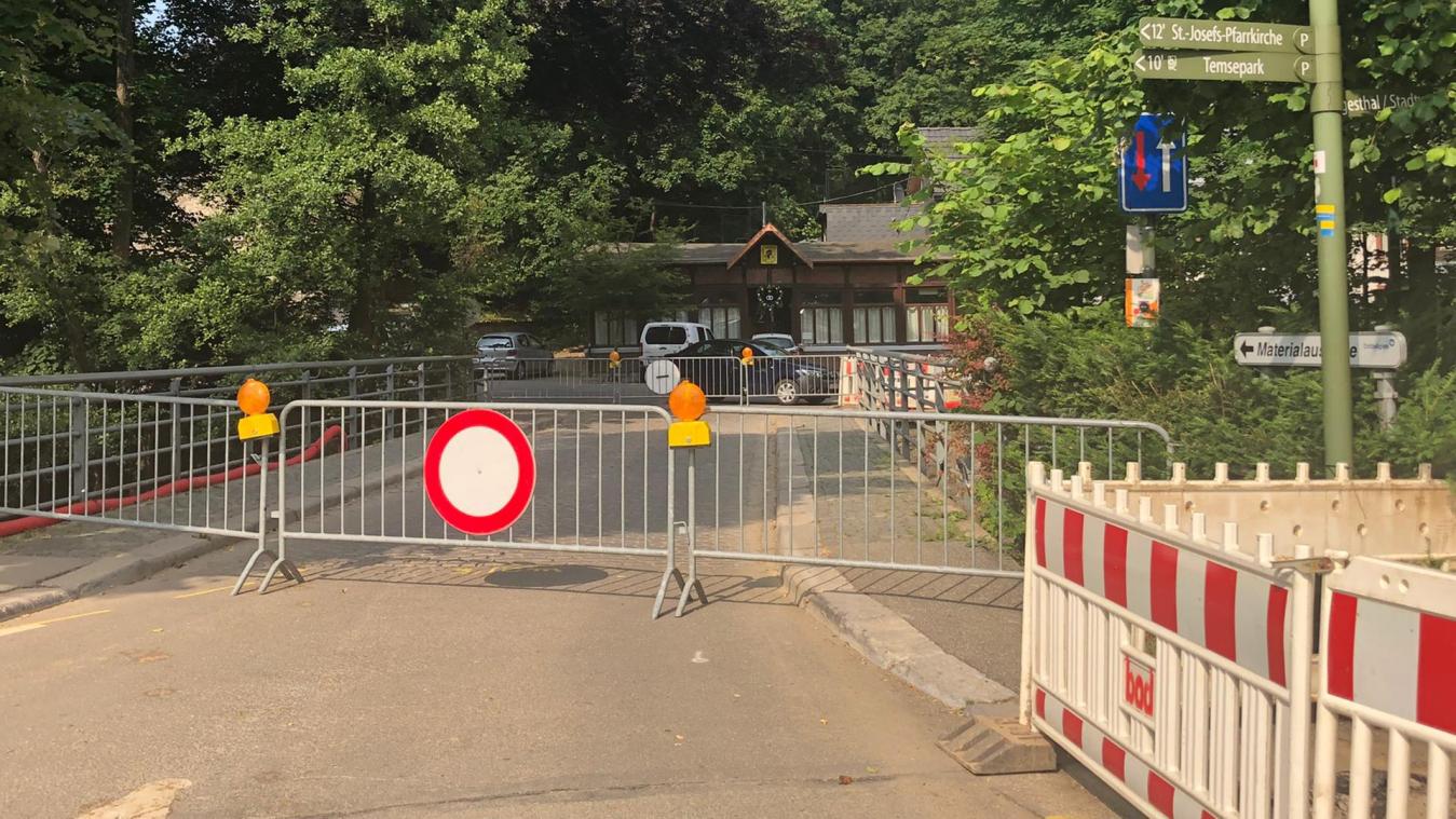 <p>Die Brücke, die die beiden Ortsteile Bellmerin und Langesthal verbindet, ist gesperrt.</p>